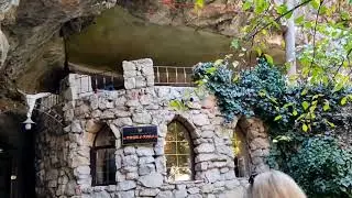 Крым . Красная пещера.