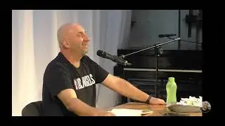 Сатья про губы и брови.