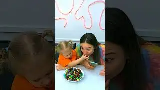 Mom bit the baby on the finger 🤗👇