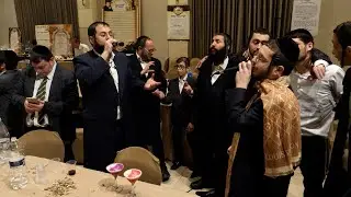 קומזיץ מרגש בבר מצוה עם מוטי ויזל, דודי פלדמן ושימי ליפשיץ | צילום חיים שפירא