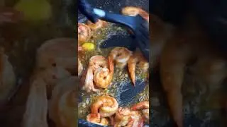 Сливочно-чесночные креветки.