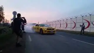 Mad Friday Le mans 2015 - Bumblebee showing us how it's done!