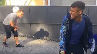 INSANE FOOTBALL SKILLS WITH NEYMAR JR!!! Neymar CRAZY freestyle soccer tricks!