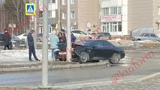 Тойоту Карину 1995 г.в. разбили об столб в Сургуте