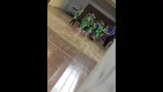 Физрук кричит на первоклассников , которые ещё не понимают