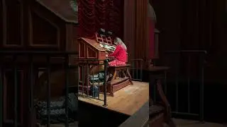 Playing the Wurlitzer Theatre Organ at the Stanford Theatre