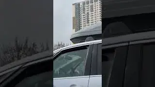 Поверните направо, а затем держитесь правее