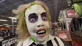 SPIRIT HALLOWEEN 2021 in MEMPHIS TENNESSEE !! WHAT ARE THOSE!