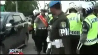 Kyai Ditilang Ngamuk Melawan Polisi