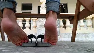 Male feet shoeplay