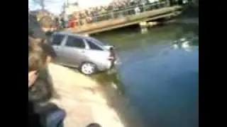 ВАЗ 21112 тонет .mp4