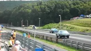 Hemi Dart V/S Cuda 1/8 mile Drags