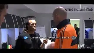Zidane nello spogliatoio della Juventus Stadium controlla la pancia di Ferrara