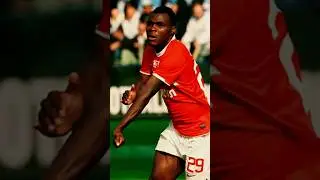жест Эменике. правильно показана красная карточка❓❓❓🔴⚪