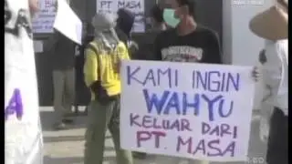 Warga Demo Blokir Pintu Masuk Perusahaan
