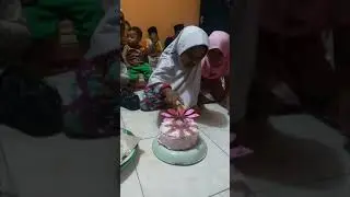 Viral Ulang tahun pake'lilin lotus di mushollah
