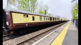 35028 Clan Line ‘The Clan Line 50th Anniversary Pullman’ races through Overton 1Z21 27/4/24 10:39am