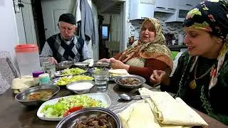 Öğlen yemeği et kavurma sohbet muhabbet