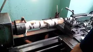 Бревно (палено) на токарном станке. Видео ни о чем.