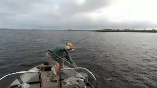 Ловля судака    с лодки  на джиг.
