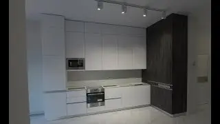 Кухня под потолок, высота 3 метра. Угловая кухня-гостиная из МДФ белый мат. Кухни Киев.