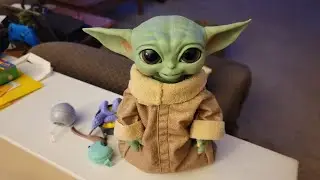 Hasbro Star Wars: The Mandalorian Galactic Snackin' Grogu