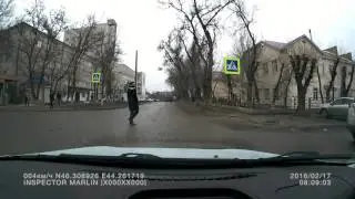 Уступи дорогу.