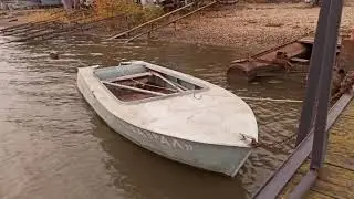 Abandoned building at the boat station | Rostov-on-Don