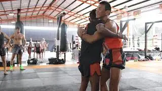 Muay Thai Technique: Kru Robert teaches bodylock takedown