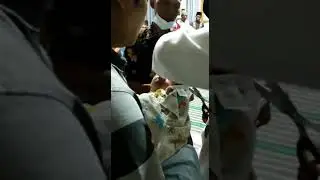 Gunting rambut cucu pada Aqiqah Luana Lentik Nawangsih