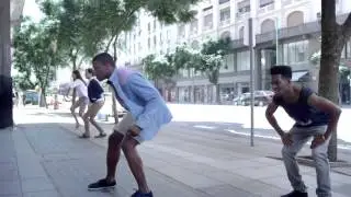 Adultos sendo bebes dancarinos