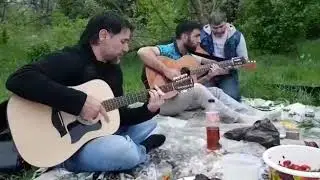 На гитаре