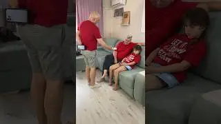 Unexpected gift 🎁 #easyfunny #comedy #funny #tiktok #humor #prank