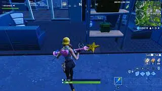 how to correctly break a wall in fortnite (please its not that hard just do it)