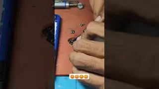 मोबाइल रिपेयरिंग में कस्टमर से बहस होना आम बात है पर इस तरह तो कस्टमर जान बूझकर लड़ाई लेता है ।