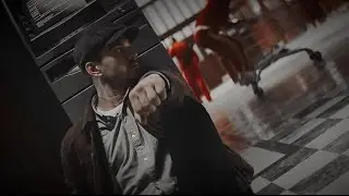 майор гром; left hand free.