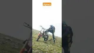 Очень скользкие вершины в дождливом Архызе! #мотоманьяк #motomaniac #эндуро #enduro #хардэндуро #2t