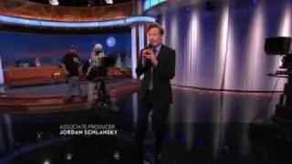 Conan O'Brien sings the End of the Show Song
