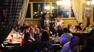 Поющий ведущий и саксофонист на свадьбу.