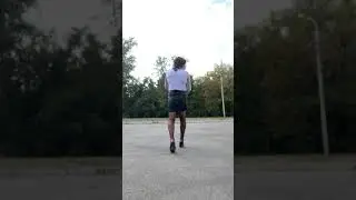 Кроссдрессер гуляет в образе женщины Уфа