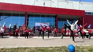 Танцевальный номер Казаки России. Ансамбль народного танца Метелица.
