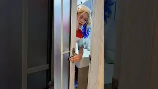 公用厕所门关不紧怎么办？#short #angel #clown