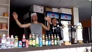 Расслабляется бармены