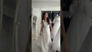 Модель приталенного силуэта с небольшим шлейфом полностью кружевное)