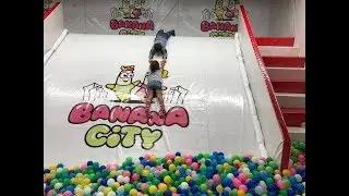 Веселье в игровом центре.Детское видео.