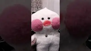 Уточка Милка одевается 