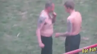 драка на алкашей Час