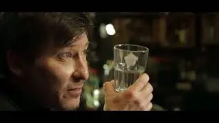 Dean Baykan in "New Beginings" TV-Serie Scene Lena und Felix Bar