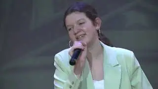 Колоскова Алла "Шагает парень", муз. А. Колкера, сл. Л. Куклина