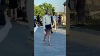 Как вам наряд певицы Глюкозы на показе Валентина Юдашкина? ⭐️ 1 -💖, 2 -😏 